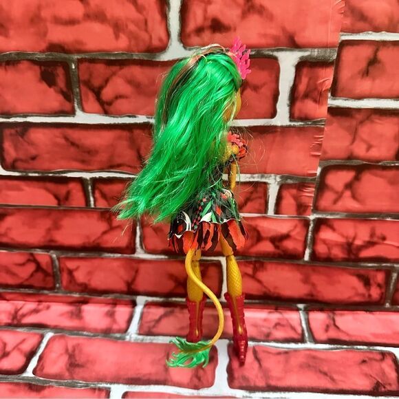 Monster High FREAK DU CHIC Jinafire doll - Picture 12 of 14